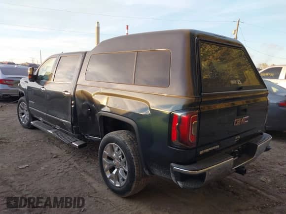 2017 GMC Sierra 1500 SLT z VIN 3GTU2NEJXHG390025, wystawiony jako IAAI lot #43466901 z przebiegiem 66 494 mil mil oraz . Historia ofert i sprzedaży dostępna na DreamBid. Obrazek 3.