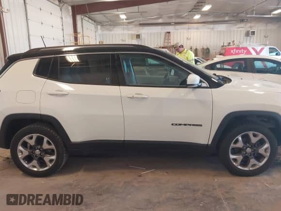 2020 Jeep Compass Limited z VIN 3C4NJDCB8LT216404, wystawiony jako IAAI lot #43416102 z przebiegiem 48 047 mil mil oraz . Historia ofert i sprzedaży dostępna na DreamBid. Obrazek 13.