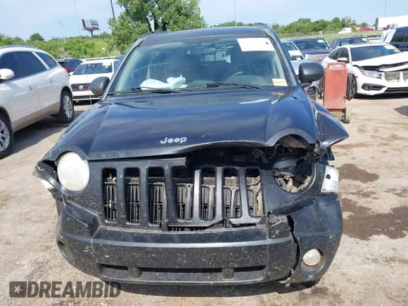 2010 Jeep Compass Latitude с VIN 1J4NF1FB2AD642999, выставлен на аукционе IAAI как лот 42798577 с пробегом 178 832 миль миль и . История ставок и продаж доступна на DreamBid. Изображение 12.
