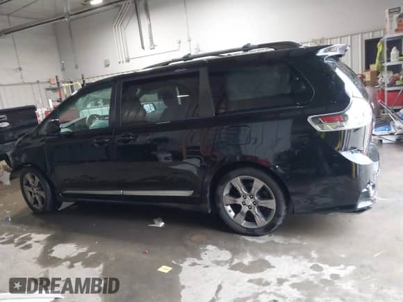 2011 Toyota Sienna SE with VIN 5TDXK3DCXBS067929, listed as a IAAI auction lot 41552044 with 203,697 mi miles and . Bid and sale history available at DreamBid. Image 15.
