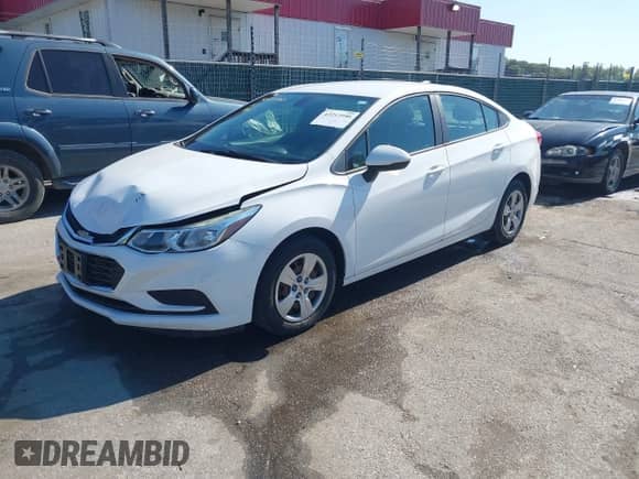 2018 Chevrolet Cruze LS z VIN 1G1BC5SM0J7149720, wystawiony jako IAAI lot #43212990 z przebiegiem 93 038 mil mil oraz . Historia ofert i sprzedaży dostępna na DreamBid. Obrazek 2.