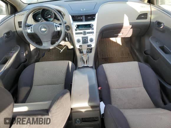 2012 Chevrolet Malibu 1LS z VIN 1G1ZB5E06CF322160, wystawiony jako Copart lot #84866225 z przebiegiem 84 438 mil mil oraz Szkoda całkowita • Salvage title. Historia ofert i sprzedaży dostępna na DreamBid. Obrazek 8.