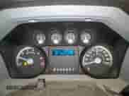 2015 Ford F-250 XL z VIN 1FTBF2B69FED64546, wystawiony jako Copart lot #85717715 z przebiegiem 105 497 mil mil oraz Czysty tytuł • Clean title. Historia ofert i sprzedaży dostępna na DreamBid. Obrazek 9.