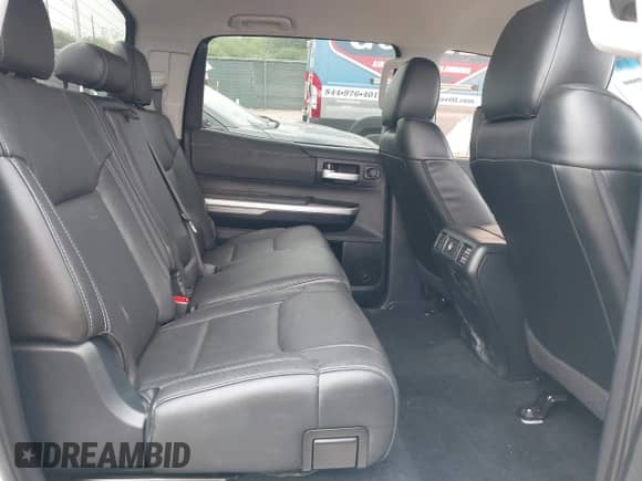 2017 Toyota Tundra SR5 z VIN 5TFEW5F14HX220598, wystawiony jako IAAI lot #42244935 z przebiegiem 95 617 mil mil oraz . Historia ofert i sprzedaży dostępna na DreamBid. Obrazek 8.