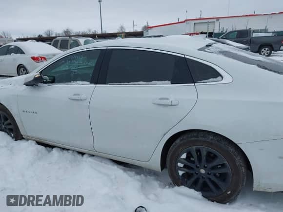 2016 Chevrolet Malibu LT z VIN 1G1ZE5ST0GF322490, wystawiony jako IAAI lot #41209750 z przebiegiem 92 219 mil mil oraz . Historia ofert i sprzedaży dostępna na DreamBid. Obrazek 14.