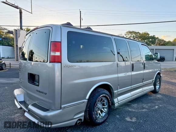 2005 Chevrolet Express Cargo YF7 Upfitter с VIN 1GBFG15T151225130, выставлен на аукционе Copart как лот 90625025 с пробегом 205 355 миль миль и Чистый • Clean title. История ставок и продаж доступна на DreamBid. Изображение 4.