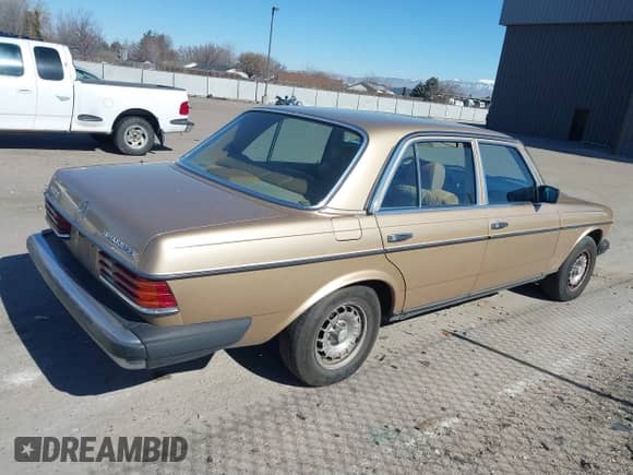 1985 Mercedes-Benz 300 с VIN WDBAB33C5FA218782, выставлен на аукционе IAAI как лот 41698746 с пробегом 285 352 миль миль и . История ставок и продаж доступна на DreamBid. Изображение 4.