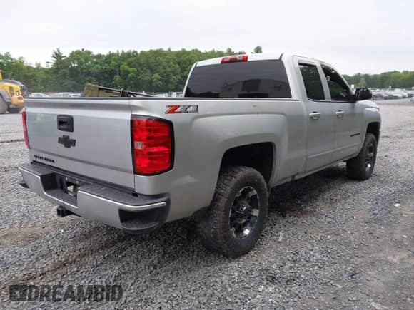 2019 Chevrolet Silverado 1500 LT z VIN 2GCVKPEC1K1239334, wystawiony jako IAAI lot #42583409 z przebiegiem 71 407 mil mil oraz . Historia ofert i sprzedaży dostępna na DreamBid. Obrazek 4.