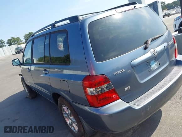2004 Toyota Highlander with VIN JTEDP21A640042710, listed as a IAAI auction lot 43216014 with Not provided miles and . Bid and sale history available at DreamBid. Image 3.