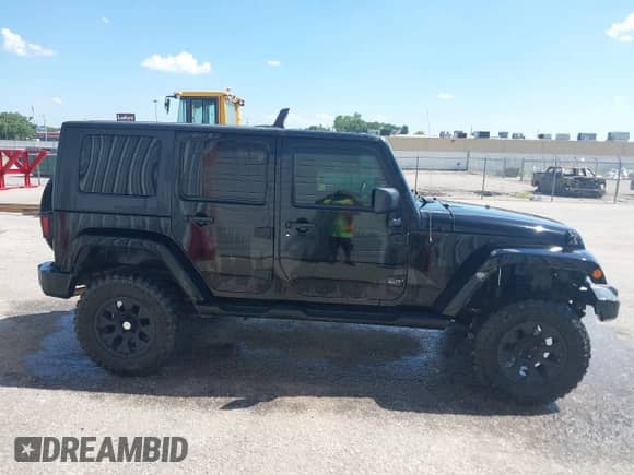 2008 Jeep Wrangler Unlimited Sahara с VIN 1J4GA59138L586119, выставлен на аукционе IAAI как лот 42840740 с пробегом 154 595 миль миль и . История ставок и продаж доступна на DreamBid. Изображение 13.