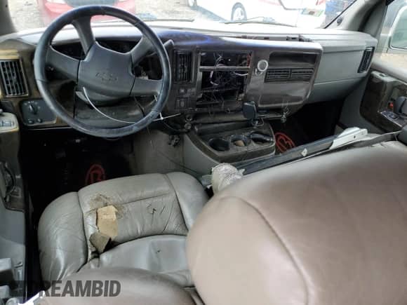 2004 Chevrolet Express Passenger z VIN 1GBFG15T841220845, wystawiony jako Copart lot #58826725 z przebiegiem Nie podano mil oraz Szkoda całkowita • Salvage title. Historia ofert i sprzedaży dostępna na DreamBid. Obrazek 8.
