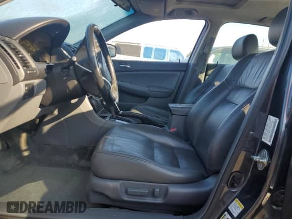 2006 Honda Accord EX-L z VIN 1HGCM56846A136986, wystawiony jako Copart lot #71178735 z przebiegiem 284 727 mil mil oraz Szkoda całkowita • Salvage title. Historia ofert i sprzedaży dostępna na DreamBid. Obrazek 7.