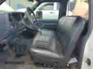 1995 Chevrolet Silverado 2500 с VIN 1GCFC24KXSE235794, выставлен на аукционе Copart как лот 65941215 с пробегом 134 088 миль миль и Списание • Salvage title. История ставок и продаж доступна на DreamBid. Изображение 7.