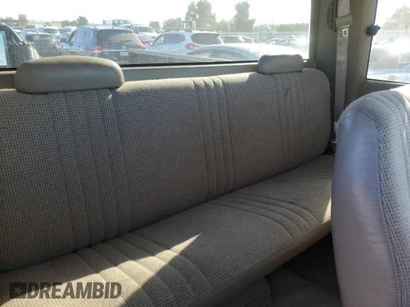 1998 Chevrolet Silverado 2500 с VIN 1GCGK29R8WE256016, выставлен на аукционе Copart как лот 89164785 с пробегом 191 040 миль миль и Чистый • Clean title. История ставок и продаж доступна на DreamBid. Изображение 10.