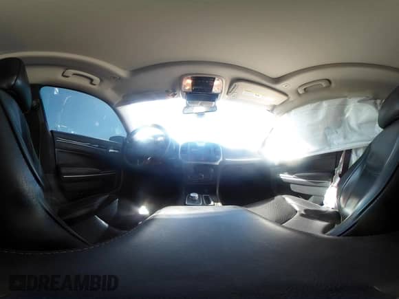 2020 Chrysler 300 Limited с VIN 2C3CCAEG9LH115359, выставлен на аукционе IAAI как лот 42255827 с пробегом 46 274 миль миль и . История ставок и продаж доступна на DreamBid. Изображение 18.