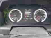 2014 Ram 1500 Express z VIN 3C6JR7AT0EG153404, wystawiony jako IAAI lot #41483525 z przebiegiem 112 077 mil mil oraz . Historia ofert i sprzedaży dostępna na DreamBid. Obrazek 7.