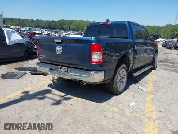 2020 Ram 1500 Lone Star z VIN 1C6RREFT8LN133969, wystawiony jako IAAI lot #43192733 z przebiegiem Nie podano mil oraz . Historia ofert i sprzedaży dostępna na DreamBid. Obrazek 4.