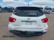 2017 Nissan Pathfinder S z VIN 5N1DR2MN8HC631688, wystawiony jako IAAI lot #43480327 z przebiegiem 242 414 mil mil oraz . Historia ofert i sprzedaży dostępna na DreamBid. Obrazek 17.