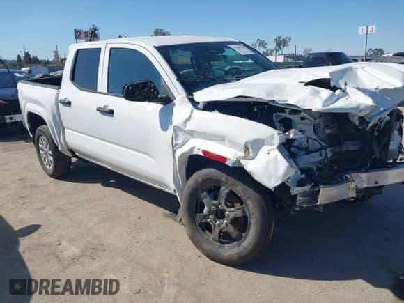2024 Toyota Tacoma SR с VIN 3TYKD5HN9RT002032, выставлен на аукционе IAAI как лот 41640216 с пробегом 6 144 миль миль и . История ставок и продаж доступна на DreamBid. Изображение 1.