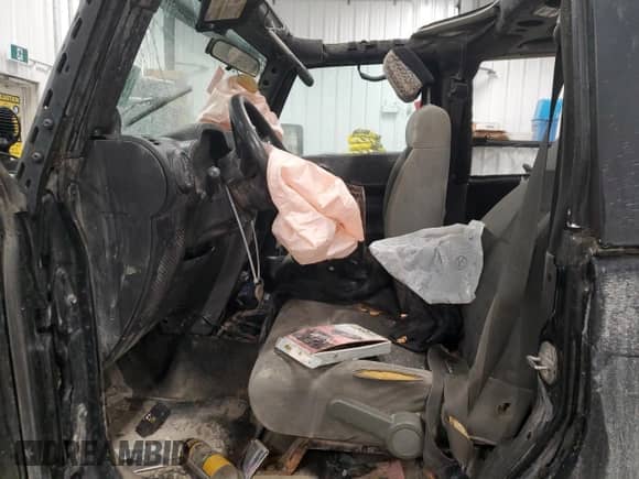 2010 Jeep Wrangler Sport z VIN 1J4AA2D19AL115044, wystawiony jako Copart lot #85518545 z przebiegiem Nie podano mil oraz Nie do naprawy • Non repairable. Historia ofert i sprzedaży dostępna na DreamBid. Obrazek 7.