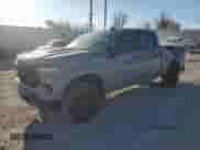 2024 Chevrolet Silverado 1500 Custom Trail Boss z VIN 3GCUDCE89RG260945, wystawiony jako Copart lot #51326915 z przebiegiem 30 768 mil mil oraz Szkoda całkowita • Salvage title. Historia ofert i sprzedaży dostępna na DreamBid. Obrazek 1.