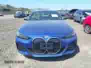 2024 BMW i4 M50 с VIN WBY33AW09RFS60679, выставлен на аукционе IAAI как лот 41983706 с пробегом 2 665 миль миль и . История ставок и продаж доступна на DreamBid. Изображение 12.