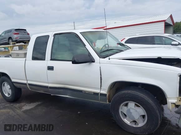 1996 Chevrolet Silverado 1500 with VIN 1GCEK19R8TE251962, listed as a IAAI auction lot 43391675 with 329,983 mi miles and . Bid and sale history available at DreamBid. Image 13.