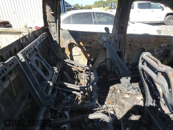 2015 Chevrolet Silverado 1500 LT z VIN 3GCPCREC3FG171164, wystawiony jako Copart lot #71464315 z przebiegiem Nie podano mil oraz Nie do naprawy • Non repairable. Historia ofert i sprzedaży dostępna na DreamBid. Obrazek 10.