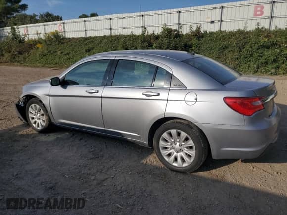 2014 Chrysler 200 LX с VIN 1C3CCBAB3EN209361, выставлен на аукционе Copart как лот 81089435 с пробегом 163 448 миль миль и Чистый • Clean title. История ставок и продаж доступна на DreamBid. Изображение 2.