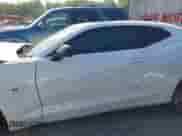 2017 Chevrolet Camaro 1LT z VIN 1G1FB1RS9H0200104, wystawiony jako IAAI lot #42524906 z przebiegiem Nie podano mil oraz . Historia ofert i sprzedaży dostępna na DreamBid. Obrazek 13.