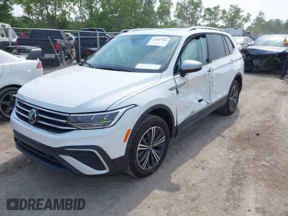 2024 Volkswagen Tiguan Wolfsburg Edition с VIN 3VVAB7AX4RM219980, выставлен на аукционе IAAI как лот 42487904 с пробегом 5 060 миль миль и . История ставок и продаж доступна на DreamBid. Изображение 17.