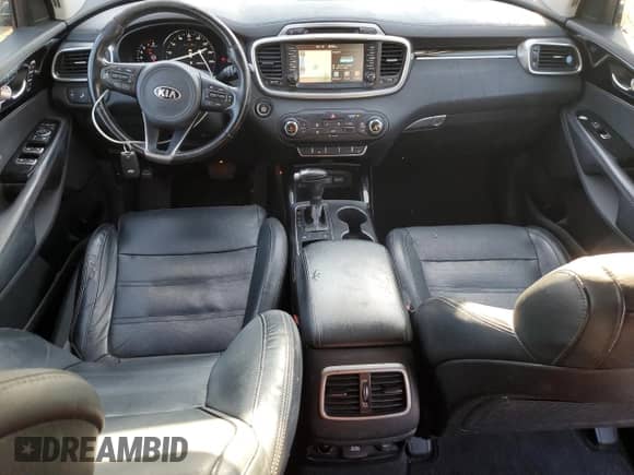 2016 Kia Sorento SXL z VIN 5XYPK4A58GG075754, wystawiony jako Copart lot #86684395 z przebiegiem 132 676 mil mil oraz Czysty tytuł • Clean title. Historia ofert i sprzedaży dostępna na DreamBid. Obrazek 8.