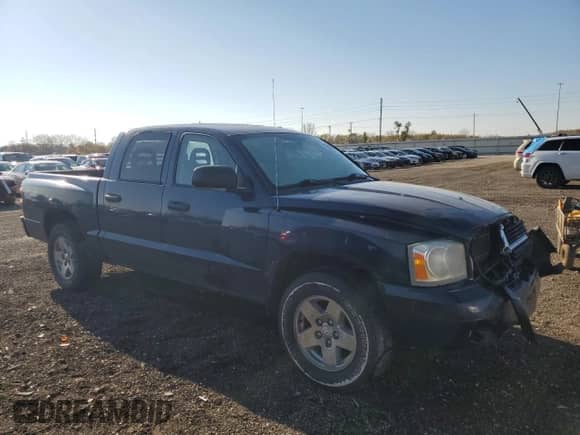 2006 Dodge Dakota SLT z VIN 1D7HW48N86S645670, wystawiony jako Copart lot #77835714 z przebiegiem 92 224 mil mil oraz Szkoda całkowita • Salvage title. Historia ofert i sprzedaży dostępna na DreamBid. Obrazek 4.