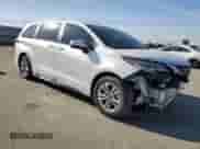 2023 Toyota Sienna Platinum z VIN 5TDESKFC4PS099796, wystawiony jako Copart lot #49534595 z przebiegiem 42 279 mil mil oraz Szkoda całkowita • Salvage title. Historia ofert i sprzedaży dostępna na DreamBid. Obrazek 4.