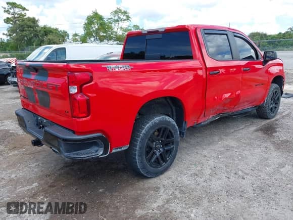 2021 Chevrolet Silverado 1500 LT Trail Boss z VIN 1GCPYFED6MZ214238, wystawiony jako IAAI lot #43239322 z przebiegiem 63 586 mil mil oraz . Historia ofert i sprzedaży dostępna na DreamBid. Obrazek 4.