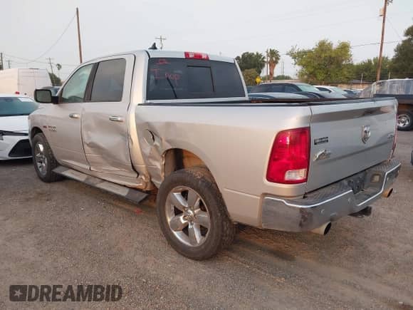 2016 Ram 1500 Outdoorsman z VIN 1C6RR7LT7GS235576, wystawiony jako IAAI lot #42109073 z przebiegiem 189 784 mil mil oraz . Historia ofert i sprzedaży dostępna na DreamBid. Obrazek 3.