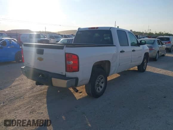 2012 Chevrolet Silverado 1500 LS z VIN 3GCPCREA3CG240817, wystawiony jako IAAI lot #43135184 z przebiegiem 314 528 mil mil oraz . Historia ofert i sprzedaży dostępna na DreamBid. Obrazek 4.