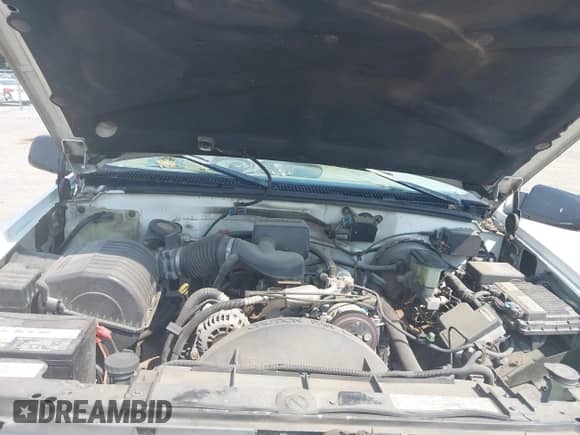 1998 Chevrolet Silverado 1500 z VIN 2GCEC19M2W1160841, wystawiony jako IAAI lot #42951642 z przebiegiem 237 538 mil mil oraz . Historia ofert i sprzedaży dostępna na DreamBid. Obrazek 10.