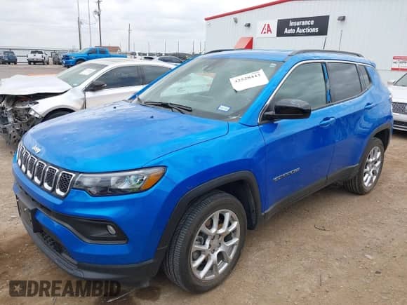 2023 Jeep Compass Latitude Lux с VIN 3C4NJDFN8PT546846, выставлен на аукционе IAAI как лот 42528443 с пробегом 16 483 миль миль и . История ставок и продаж доступна на DreamBid. Изображение 2.