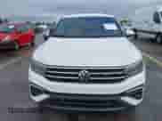 2024 Volkswagen Tiguan SE с VIN 3VV2B7AX9RM122794, выставлен на аукционе IAAI как лот 41357931 с пробегом 9 974 миль миль и . История ставок и продаж доступна на DreamBid. Изображение 6.