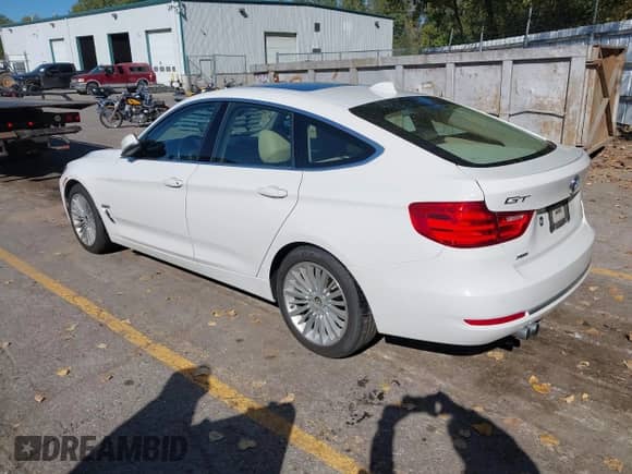 2015 BMW 3 Series 328i Gran Turismo xDrive с VIN WBA3X5C55FD562553, выставлен на аукционе IAAI как лот 43391785 с пробегом 120 678 миль миль и . История ставок и продаж доступна на DreamBid. Изображение 3.