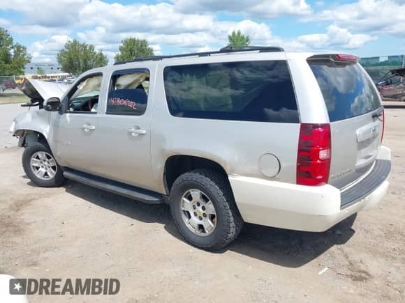2008 Chevrolet Suburban LTZ с VIN 1GNFC16028R140953, выставлен на аукционе IAAI как лот 42806282 с пробегом 147 814 миль миль и . История ставок и продаж доступна на DreamBid. Изображение 3.