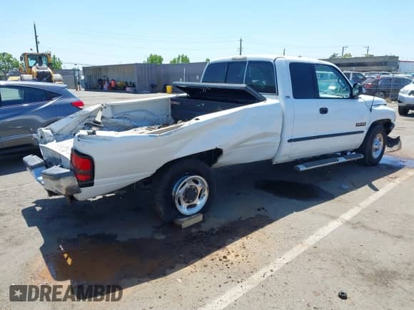 2000 Dodge 2500 с VIN 1B7KC2361YJ148871, выставлен на аукционе IAAI как лот 42182630 с пробегом Не указан миль и . История ставок и продаж доступна на DreamBid. Изображение 4.