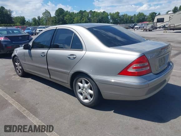 2004 Mercedes-Benz C 240 with VIN WDBRF61J74E017675, listed as a IAAI auction lot 43070672 with Not provided miles and . Bid and sale history available at DreamBid. Image 3.