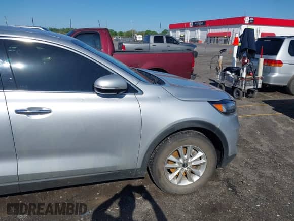 2020 Kia Sorento LX с VIN 5XYPG4A34LG647008, выставлен на аукционе IAAI как лот 41938773 с пробегом 98 917 миль миль и . История ставок и продаж доступна на DreamBid. Изображение 21.