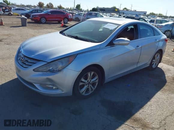 2013 Hyundai Sonata Limited z VIN 5NPEC4AC4DH528856, wystawiony jako IAAI lot #43439511 z przebiegiem 165 269 mil mil oraz . Historia ofert i sprzedaży dostępna na DreamBid. Obrazek 2.