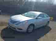 2013 Hyundai Sonata GLS z VIN 5NPEB4AC5DH530277, wystawiony jako IAAI lot #40547454 z przebiegiem 151 663 mil mil oraz . Historia ofert i sprzedaży dostępna na DreamBid. Obrazek 2.