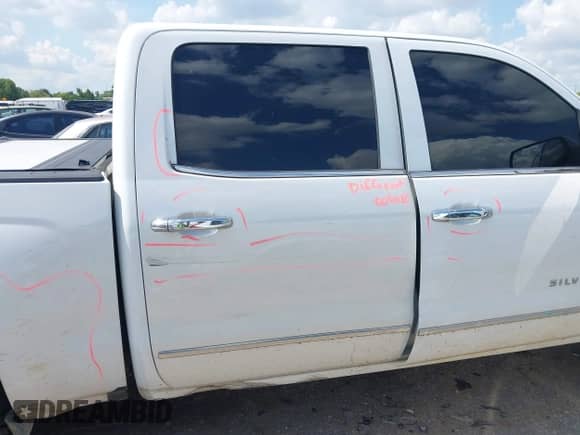 2017 Chevrolet Silverado 1500 LTZ z VIN 3GCUKSEJ8HG153838, wystawiony jako IAAI lot #42899717 z przebiegiem 188 513 mil mil oraz . Historia ofert i sprzedaży dostępna na DreamBid. Obrazek 13.