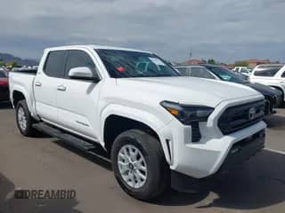 2025 Toyota Tacoma SR with VIN 3TMLB5JN5SM140432, listed as a IAAI auction lot 43129977 with 9,654 mi miles and . Bid and sale history available at DreamBid. Image 1.
