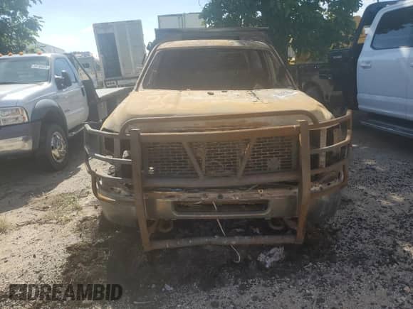 2013 Chevrolet Silverado 3500HD Work Truck z VIN 1GB3KZCG0DZ121315, wystawiony jako Copart lot #65707295 z przebiegiem Nie podano mil oraz Szkoda całkowita • Salvage title. Historia ofert i sprzedaży dostępna na DreamBid. Obrazek 5.